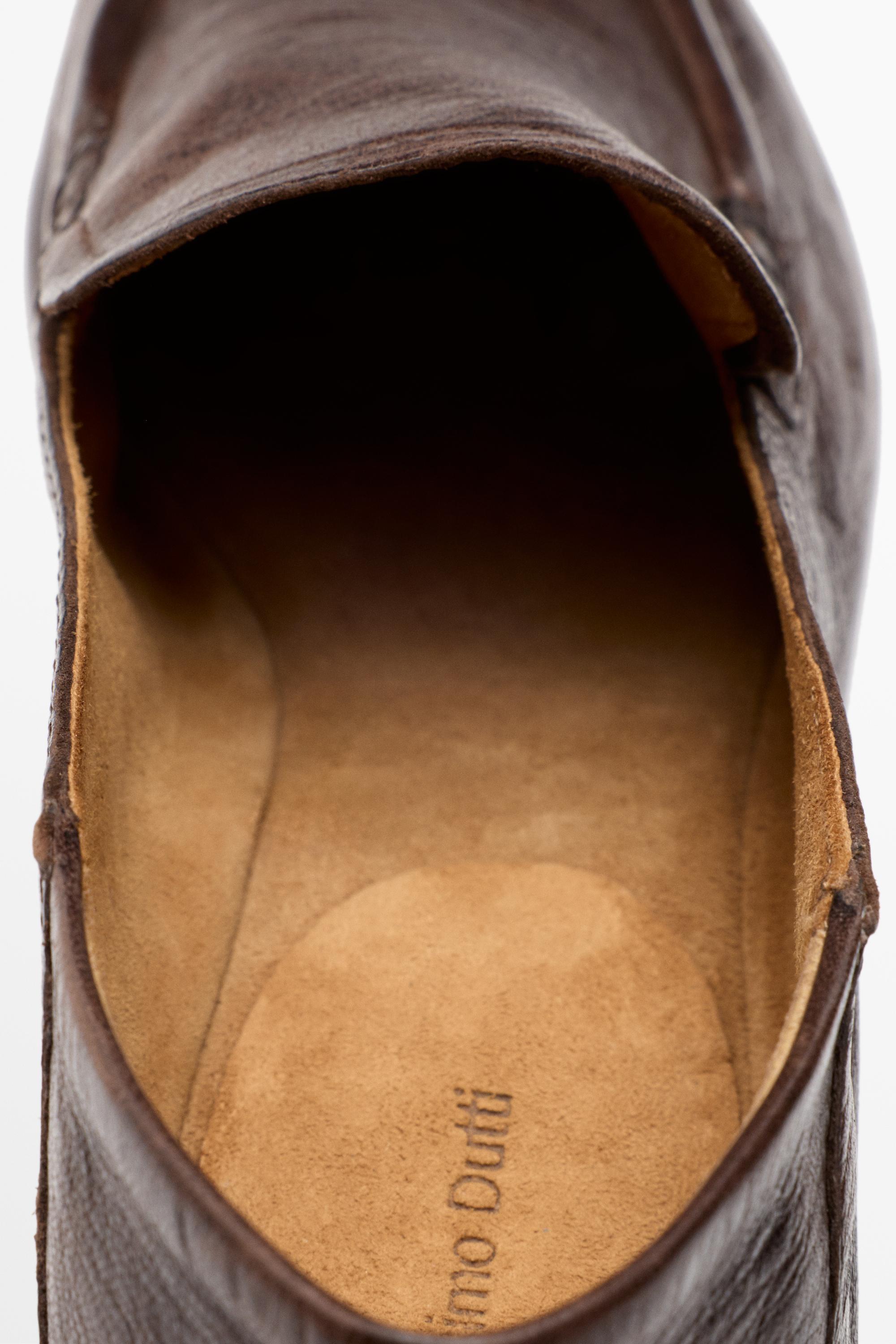 Leather heel loafer
